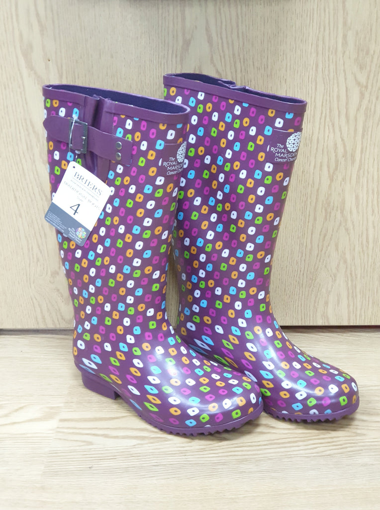 Image of a pair of RMCC branded garden wellington boots.